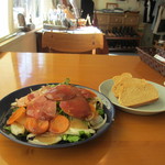 COUZT CAFE - イベリコ豚の燻製と根菜サラダセット 