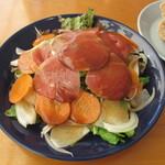 COUZT CAFE - イベリコ豚の燻製と根菜サラダ