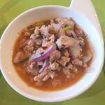 Thai Food Music Bar UME - ミニラープガイ平日ランチ１００円