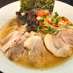 らーめん とも - 冷やしラーメン（￥９５０）、チャーシュー３枚トッピング（￥２５０）