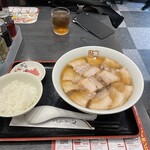 Kitakata Ramen Bannai - チャーシュー麺＋サービスライス、お新香