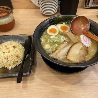 口コミ一覧 : 【閉店】大阪 阿波座 らー麺 728 （NANIWA