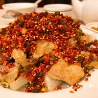 中国飯店 三田店 - 8月のランチ　鴨肉のスパイシーガーリック揚げ