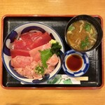 魚中 - ・魚中丼(上) 1,595円/税込