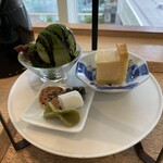 茶庭 然花抄院 - 一段目：左奥・抹茶パフェ、右奥・宝卵、手前・ふき世せ と 玉しぐれ