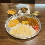 ラジャ - バターチキンとチキン
                                カレー2種 Aセット ライス