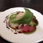 手しごと遊菜 922 - コース③サーモンを蒸して焼売の皮？で包んでいる