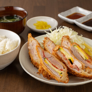 平日限定午餐ALL900日元!米饭可自由添加◎