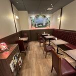 れとろと - 純喫茶風の落ち着いた店内です。