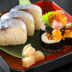 日本酒と天ぷら 大阪大衆割烹へそ - おすすめ(自家製鯖の棒寿司とお宝鉄火巻き)