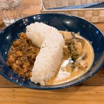 Danke - ココナッツカレー(サババジル)＆花山椒麻婆キーマカレー　前菜サラダ　　　