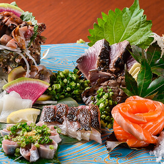 Seasonal Seafood caught in the Genkainada Sea is procured by skilled craftsmen and served in the best condition.