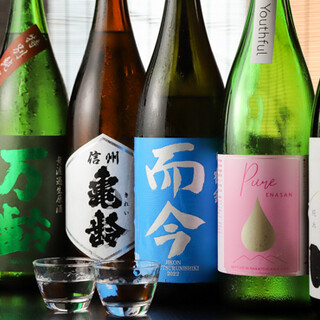 Get intoxicated with carefully selected sake by a sake brewer