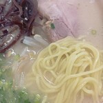 九州ラーメン友理 - 麺