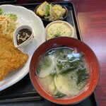 二三家食道 糸島屋 - 味噌汁と小鉢