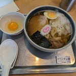 Oomiya Taishouken - 小ワンタン麺　1150円　　生玉子　70円