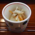 天ぷら旬菜　由庵 - おまかせ天ぷら（小鉢：蓮根なます）