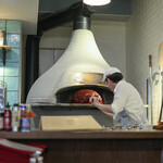 Motive Pizzeria E Caseificio - ２０２３年８月再訪：御主人とピザ窯☆