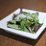 Motive Pizzeria E Caseificio - ２０２３年８月再訪：ペコリーノハーブサラダ☆