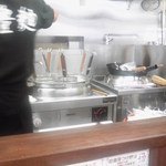 三豊麺 真 - ピカピカの厨房