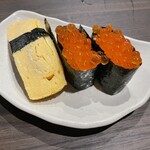 Itazushi - 玉子（330円）、イクラ（550円）