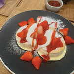 CAFE AINOMIYA - アイノミヤパンケーキ　贅沢いちご ¥1.540- ×2