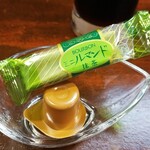 キッチン ブルー グローブ - お菓子のアップ