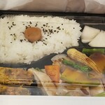 キッチン ブルー グローブ - サラダチキンと蒸し野菜バルサミコソースです