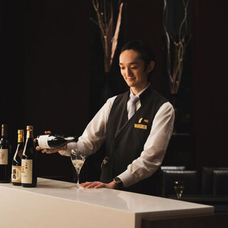 Pairing drinks carefully selected by sommelier and sake master