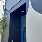 猫ノ巣 - ハチワレ模様と猫のサインのかわいい店