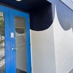 猫ノ巣 - ハチワレ模様と猫のサインのかわいい店