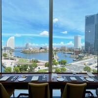 イリエスケープ - 店内窓側カウンター席