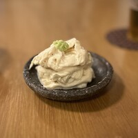蕎麦おさめ - □生湯葉刺し
                  お醤油もいいですが、個人的には断然お塩。
                  大豆の風味やふっくらした温かみが、より感じられます。