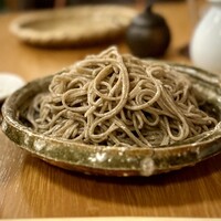 蕎麦おさめ - ■玄挽きそば　鳥取県伯耆町
                もう、しつこい程に「好み」と言っている玄挽き（笑）。
                幾度かいただいてきた甲斐あって、この日はいつもより少し細めになっている事に気づく…
                香りを、より楽しめる気がします。