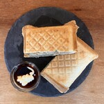 カフェ ハイドアウト - ディップで食べる照り焼きホットサンド