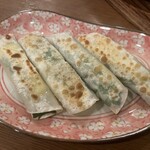 Oshokujidokoro Takumi - 大葉とチーズの巻き餃子