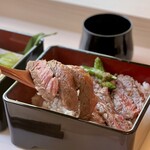 肉と庭 まつを - 和牛ステーキ重160g「松」¥4504(税込)
            