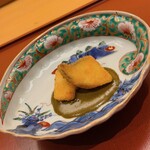 美会 - 佐渡の黒鮑でのフライです。器も明治期の逸品