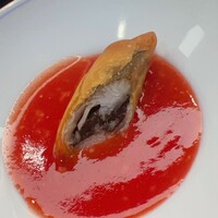 美会 - 鮎を内蔵ごと春巻きにしてあげました。鮎の皮は西瓜の香りがする、と言われますが、その通りで絶妙な組み合わせでした