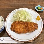 とんかつ石亭 八幡茶屋 - ロースカツ定食
