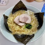 ラーメンショップ - ラーメン 海苔4 焼豚2ほうれん草1掴み 中細麺