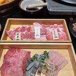 しゃぶ屋 - 3種の豚肉と、牛肉、びんちょうまぐろ、ハモといろいろ食べ比べできるのが楽しい