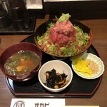 おさかな屋オカピ - マグロ丼