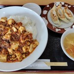 Kumpuu Hanten - マーボー丼＋餃子(3個)(1250円)＋ごはん大盛り(110円)