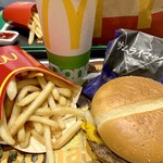 McDonald's - 炙り醤油風 ダブル肉厚ビーフ
                      マックフライポテト
                      野菜生活100