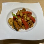 八幡麻婆 雅 - 豚トロとお野菜の香港咖喱炒め(890円)