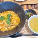 たまご専門店 TAMAGOYA  - 天城軍鶏の親子丼 たまごスープ・お漬物付き