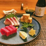 良酒屋 握 - 本マグロとハマチと玉子焼き
メニュー外をオーダーしてます