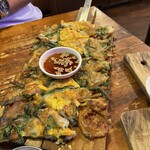 韓国料理 チキン＆サムギョプサル COCOYA 池袋店 - 海鮮チヂミいくらでも食べられそうなくらい美味しかった！