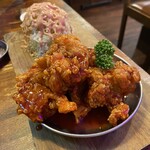 韓国料理 チキン＆サムギョプサル COCOYA 池袋店 - ヤムニョムチキン。8個頼もうとしたのを4個にして正解。結構なボリュームでした。